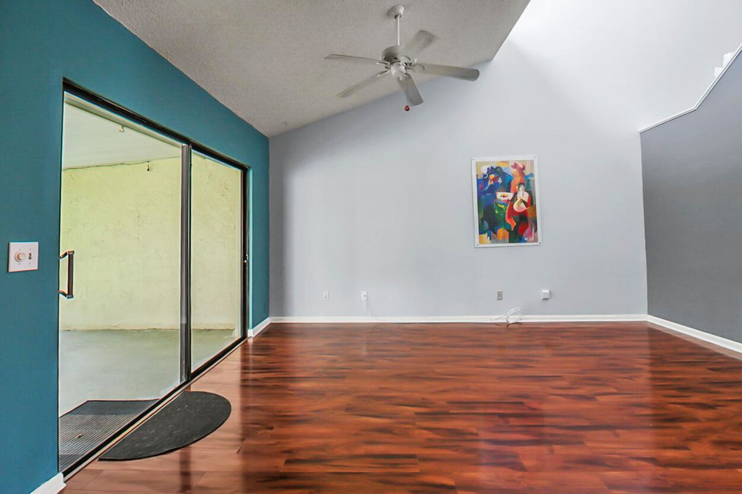 For Sale: $317,900 (3 beds, 2 baths, 1489 Square Feet)