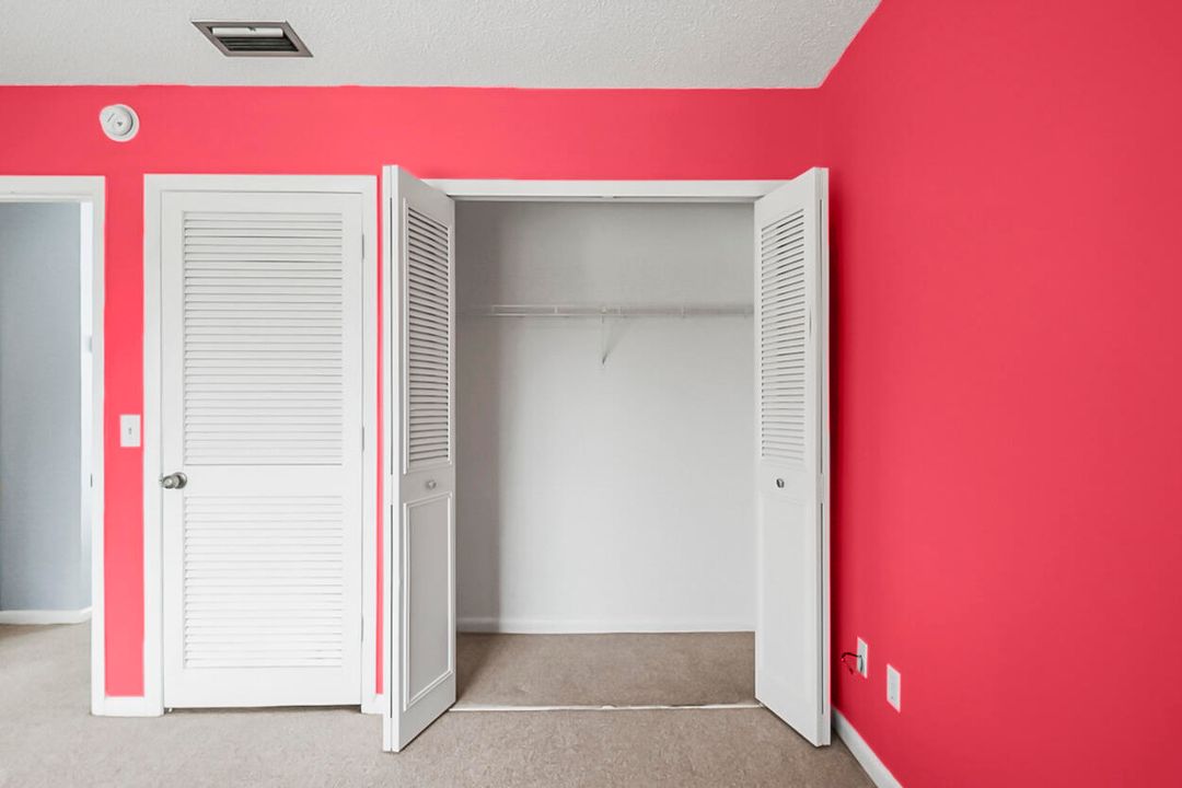 For Sale: $317,900 (3 beds, 2 baths, 1489 Square Feet)