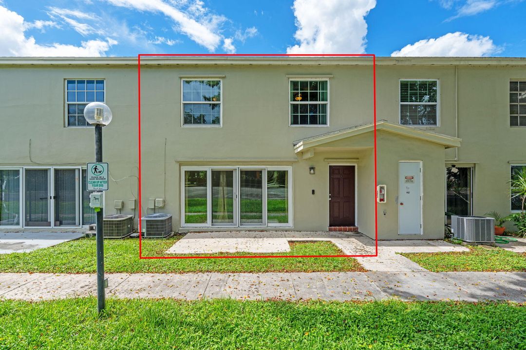 合同活跃: $225,000 (2 贝兹, 2 浴室, 1475 平方英尺)