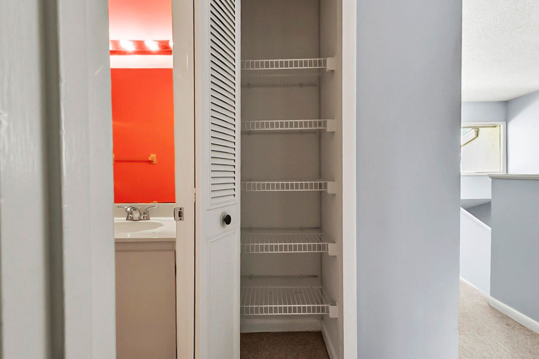 For Sale: $317,900 (3 beds, 2 baths, 1489 Square Feet)