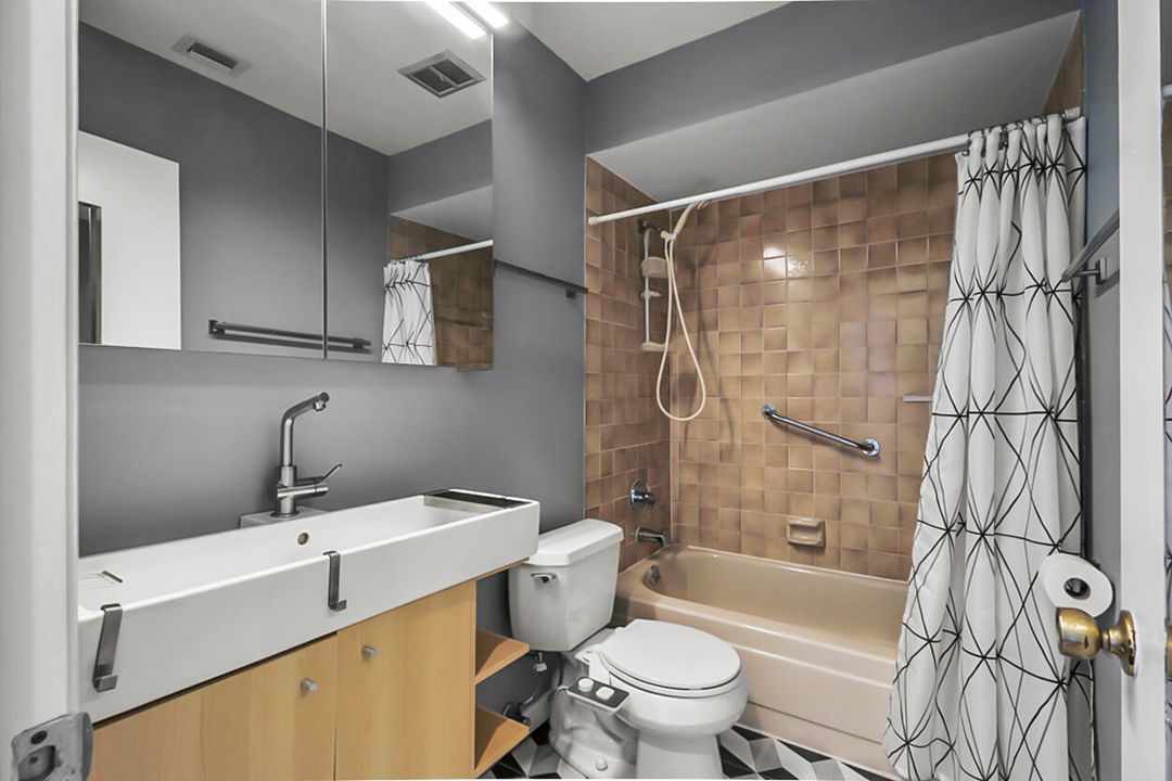 For Sale: $317,900 (3 beds, 2 baths, 1489 Square Feet)