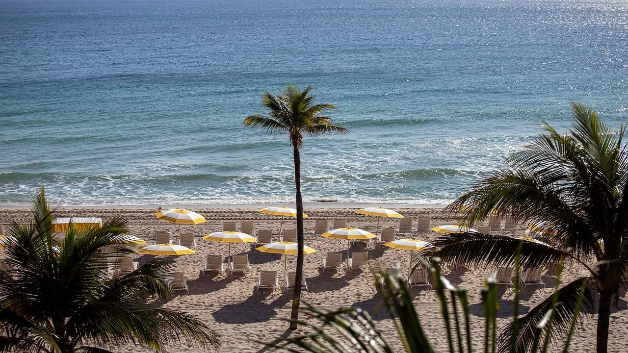 For Sale: $5,575,000 (2 beds, 2 baths, 2031 Square Feet)