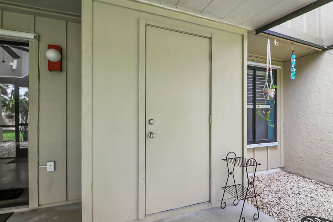 For Sale: $317,900 (3 beds, 2 baths, 1489 Square Feet)