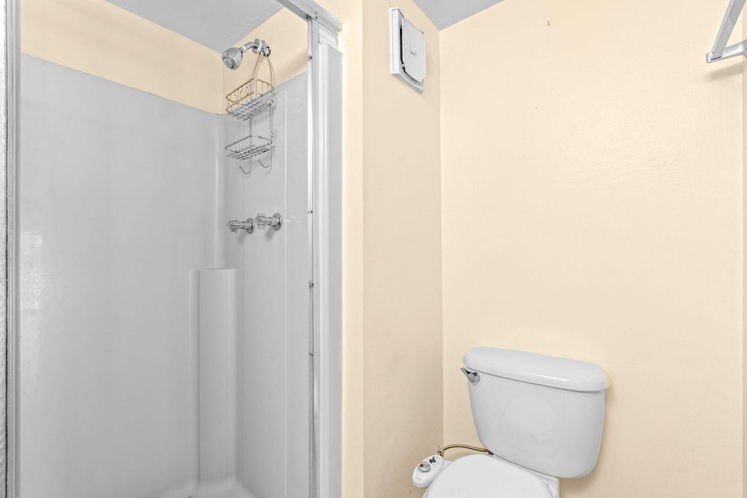 合同活跃: $225,000 (2 贝兹, 2 浴室, 1475 平方英尺)