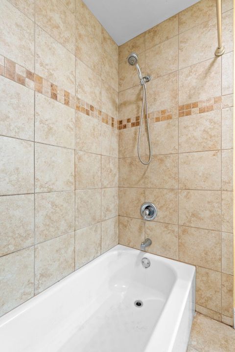 合同活跃: $225,000 (2 贝兹, 2 浴室, 1475 平方英尺)