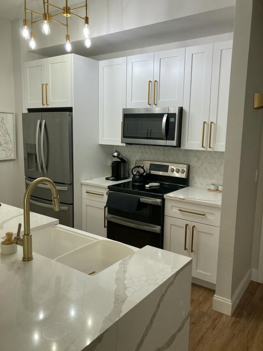 For Rent: $4,495 (2 beds, 2 baths, 1000 Square Feet)