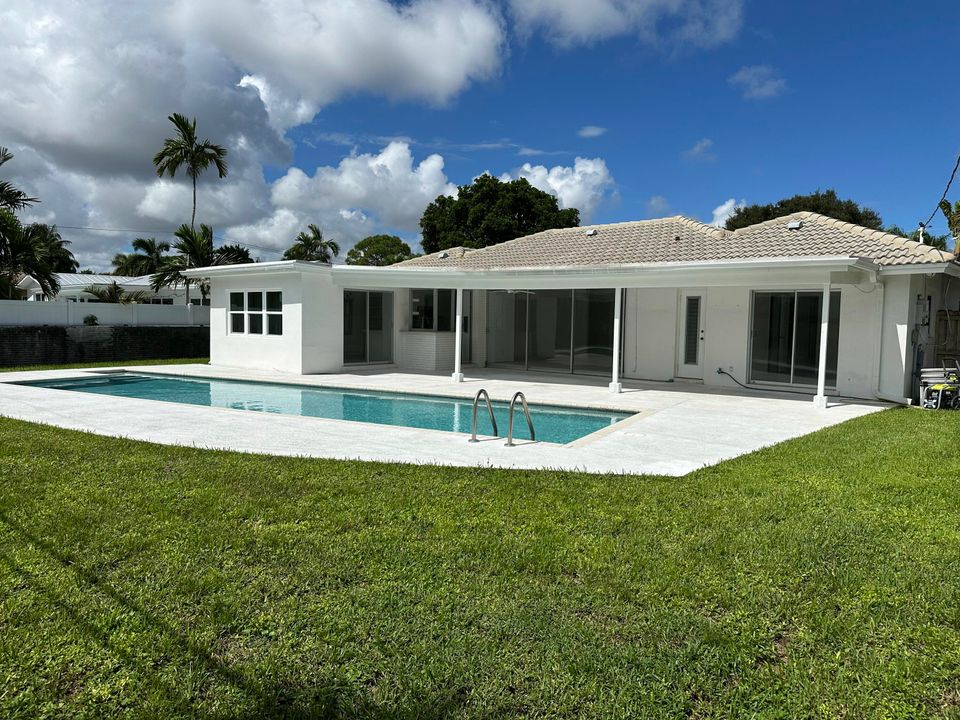 Recently Rented: $4,400 (2 beds, 2 baths, 1340 Square Feet)