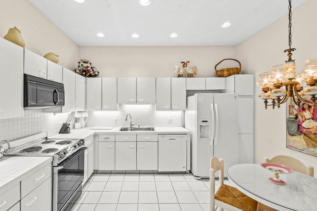 Recently Rented: $8,400 (3 beds, 2 baths, 2053 Square Feet)