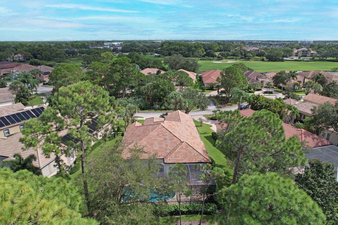 Под контрактом: $699,000 (3 спален, 3 ванн, 2664 Квадратных фут)