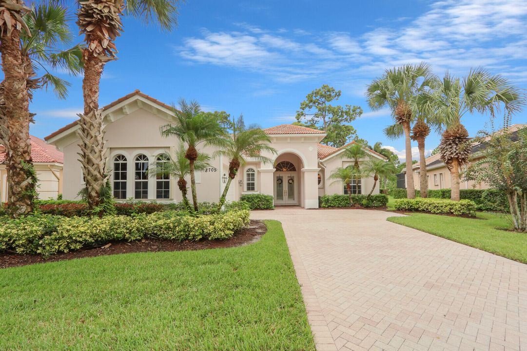 Под контрактом: $699,000 (3 спален, 3 ванн, 2664 Квадратных фут)