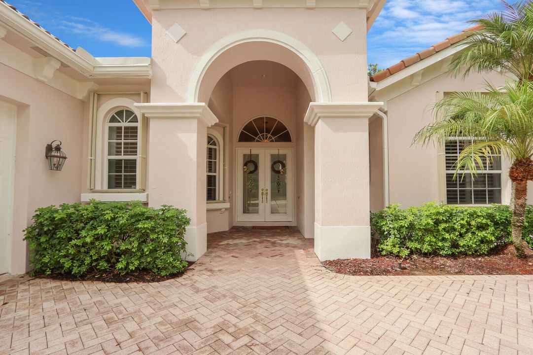 Под контрактом: $699,000 (3 спален, 3 ванн, 2664 Квадратных фут)