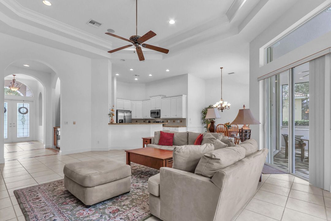 Под контрактом: $699,000 (3 спален, 3 ванн, 2664 Квадратных фут)