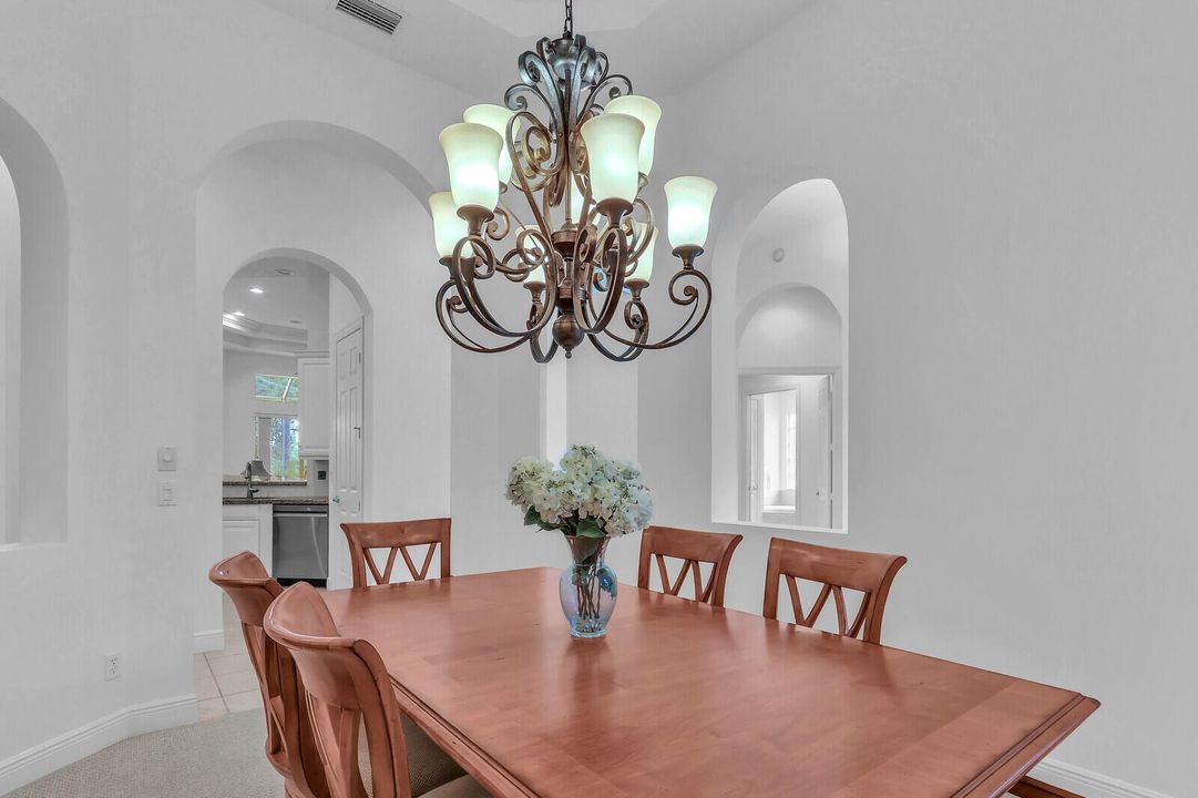 Под контрактом: $699,000 (3 спален, 3 ванн, 2664 Квадратных фут)