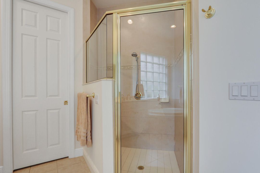 Под контрактом: $699,000 (3 спален, 3 ванн, 2664 Квадратных фут)