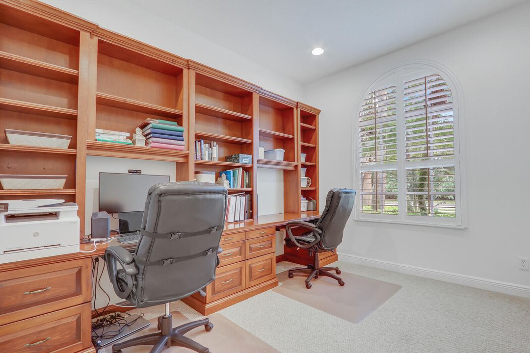 Под контрактом: $699,000 (3 спален, 3 ванн, 2664 Квадратных фут)