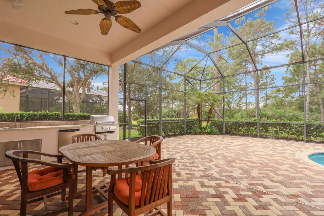 Под контрактом: $699,000 (3 спален, 3 ванн, 2664 Квадратных фут)