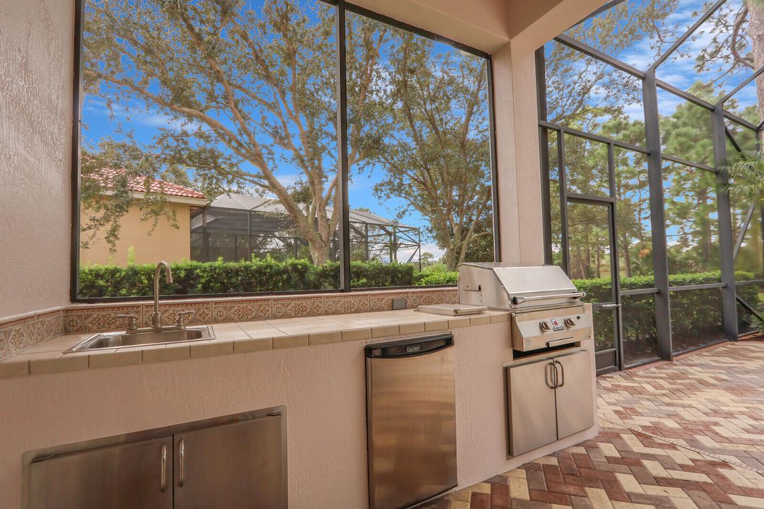 Под контрактом: $699,000 (3 спален, 3 ванн, 2664 Квадратных фут)