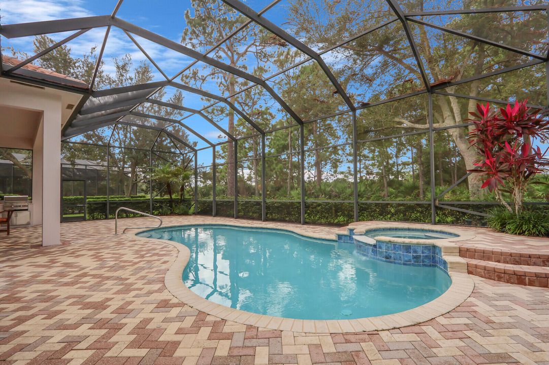 Под контрактом: $699,000 (3 спален, 3 ванн, 2664 Квадратных фут)