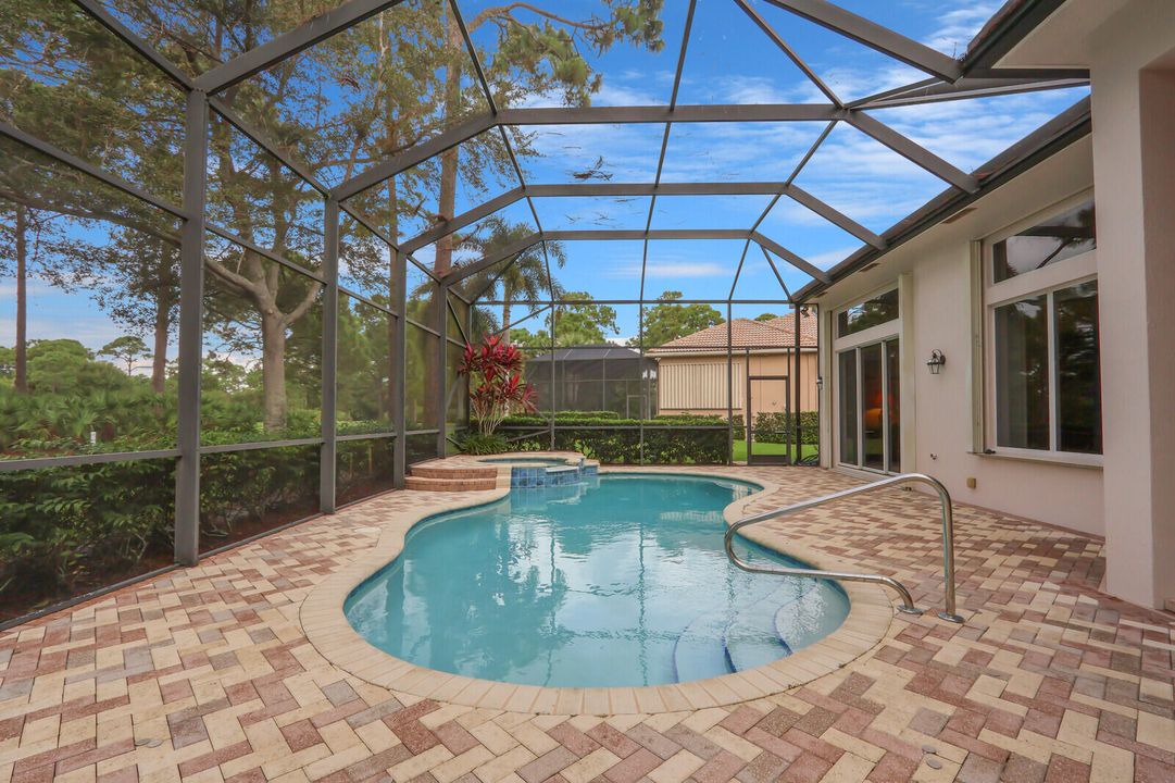 Под контрактом: $699,000 (3 спален, 3 ванн, 2664 Квадратных фут)