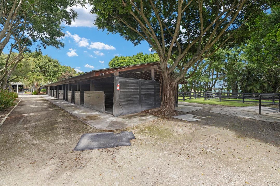 For Rent: $55,000 (4 beds, 2 baths, 2292 Square Feet)