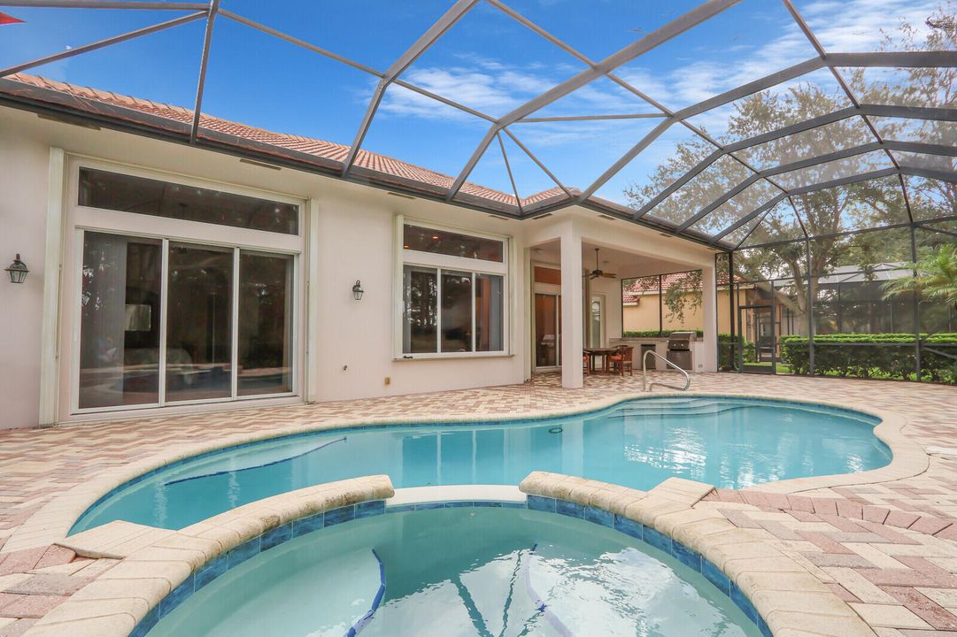 Под контрактом: $699,000 (3 спален, 3 ванн, 2664 Квадратных фут)