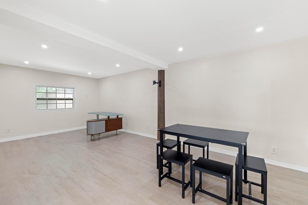 For Rent: $55,000 (4 beds, 2 baths, 2292 Square Feet)