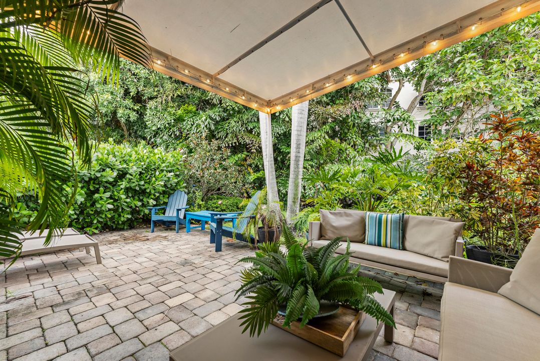 На продажу: $625,000 (2 спален, 2 ванн, 1015 Квадратных фут)