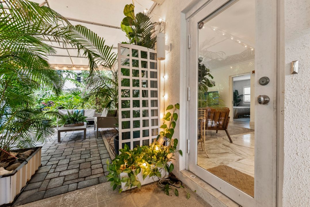 На продажу: $625,000 (2 спален, 2 ванн, 1015 Квадратных фут)