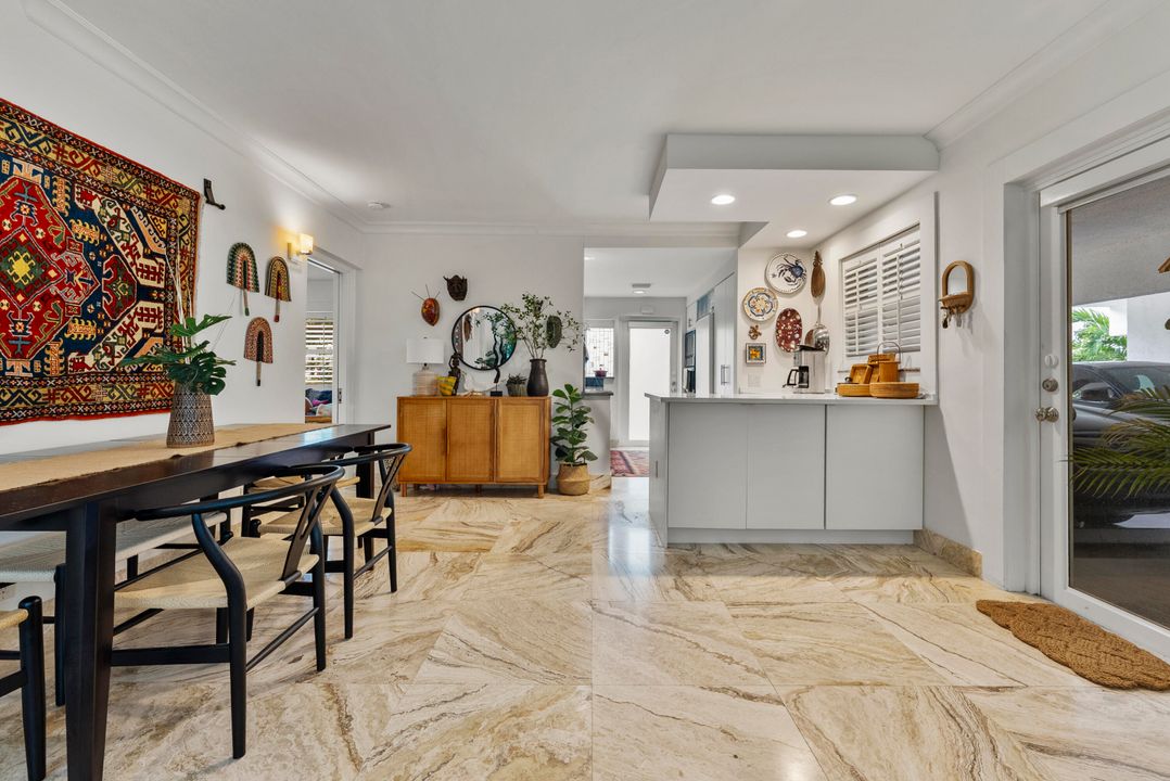 На продажу: $625,000 (2 спален, 2 ванн, 1015 Квадратных фут)