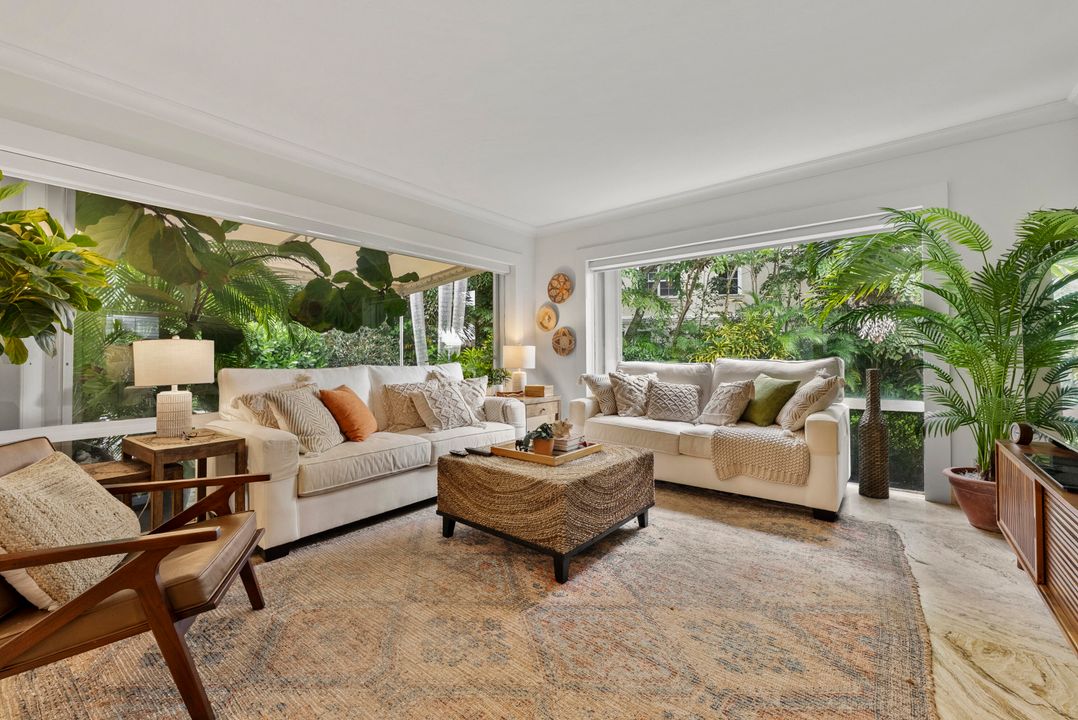 На продажу: $625,000 (2 спален, 2 ванн, 1015 Квадратных фут)