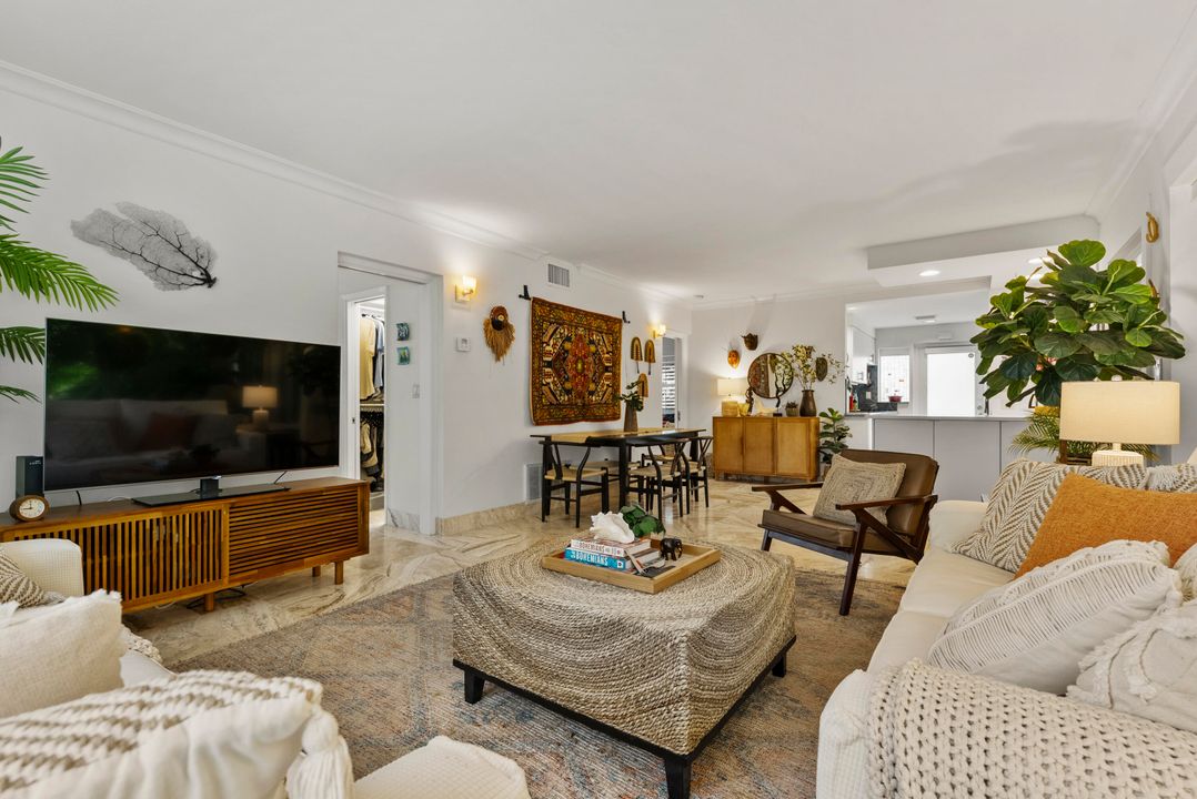 На продажу: $625,000 (2 спален, 2 ванн, 1015 Квадратных фут)