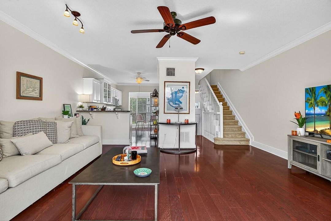 待售: $275,000 (2 贝兹, 2 浴室, 1578 平方英尺)