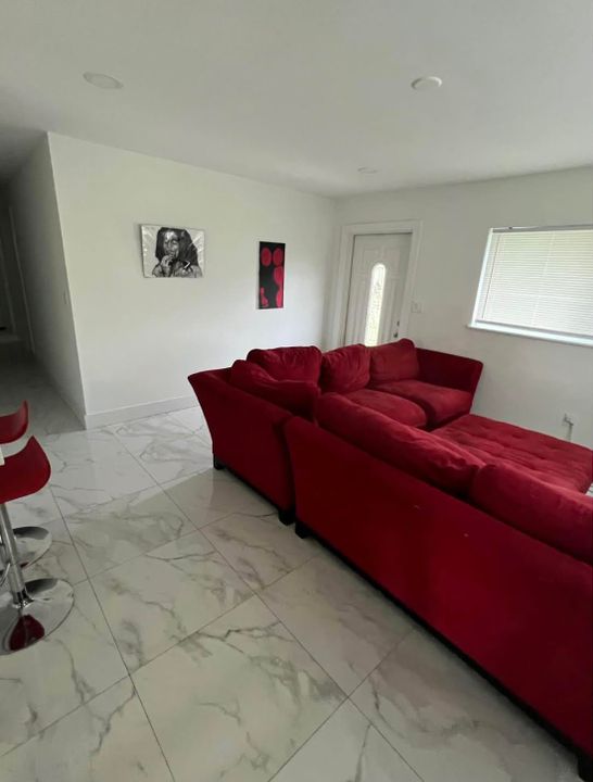 For Rent: $3,400 (3 beds, 2 baths, 1200 Square Feet)