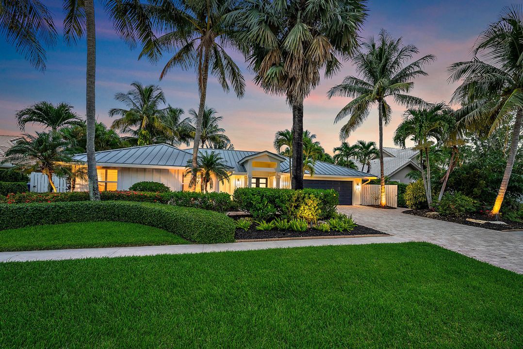 合同活跃: $2,939,000 (4 贝兹, 3 浴室, 2334 平方英尺)