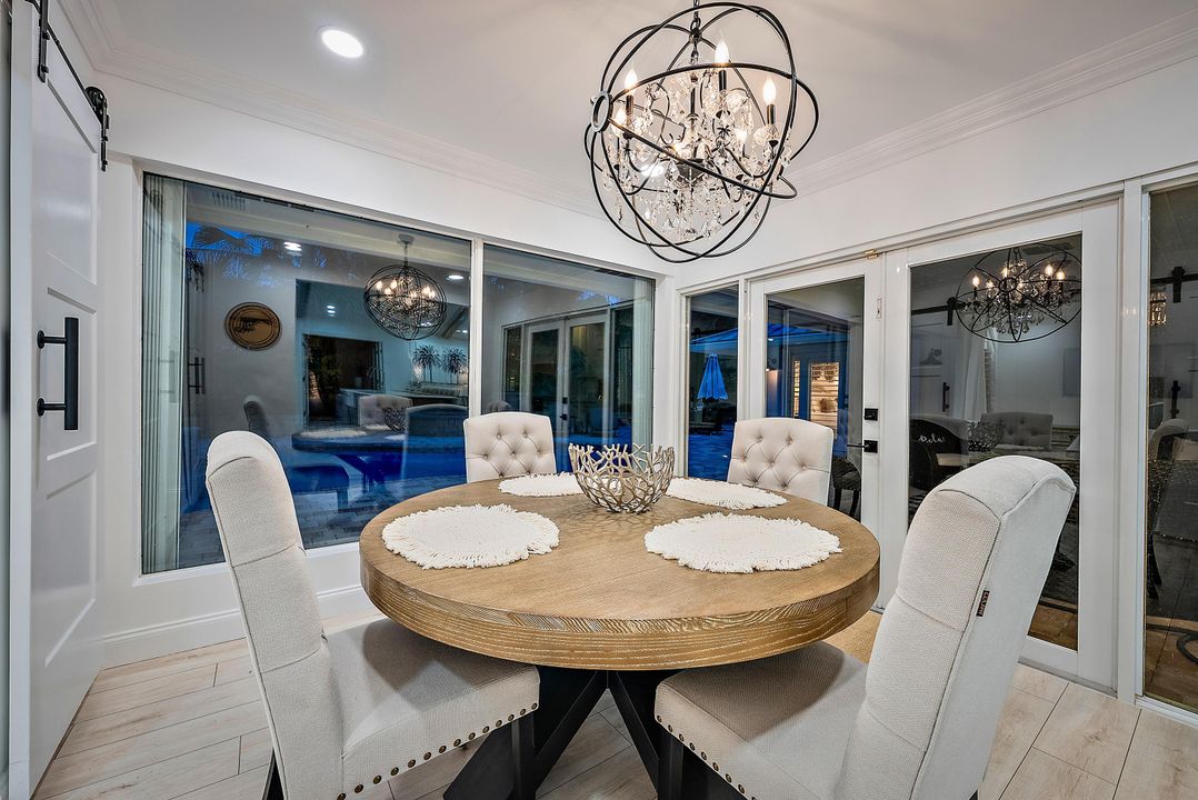 合同活跃: $2,939,000 (4 贝兹, 3 浴室, 2334 平方英尺)