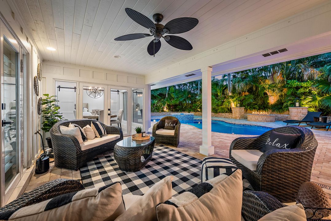 合同活跃: $2,939,000 (4 贝兹, 3 浴室, 2334 平方英尺)