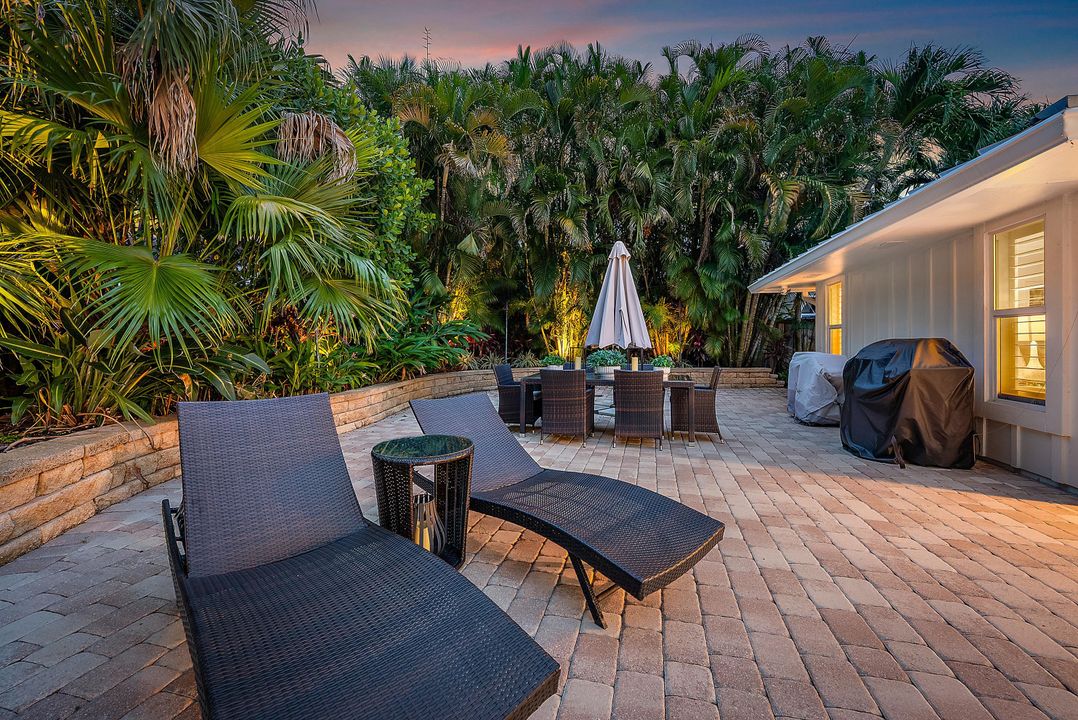 合同活跃: $2,939,000 (4 贝兹, 3 浴室, 2334 平方英尺)