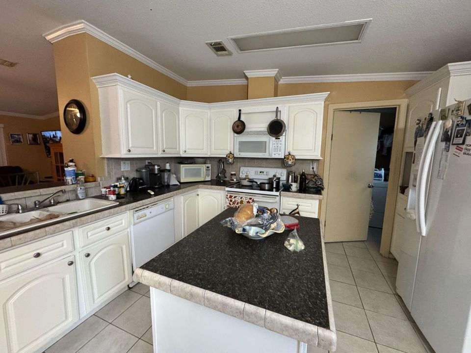 На продажу: $75,000 (3 спален, 2 ванн, 1000 Квадратных фут)