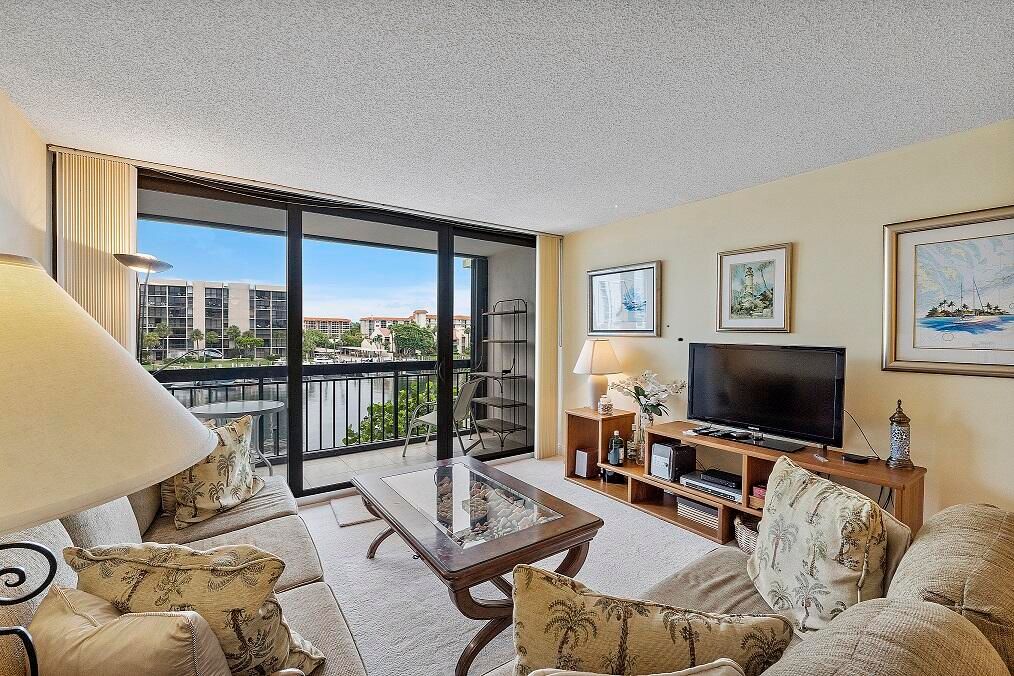 Под контрактом: $4,500 (2 спален, 2 ванн, 1215 Квадратных фут)