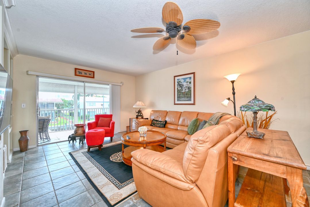 На продажу: $300,000 (2 спален, 2 ванн, 962 Квадратных фут)