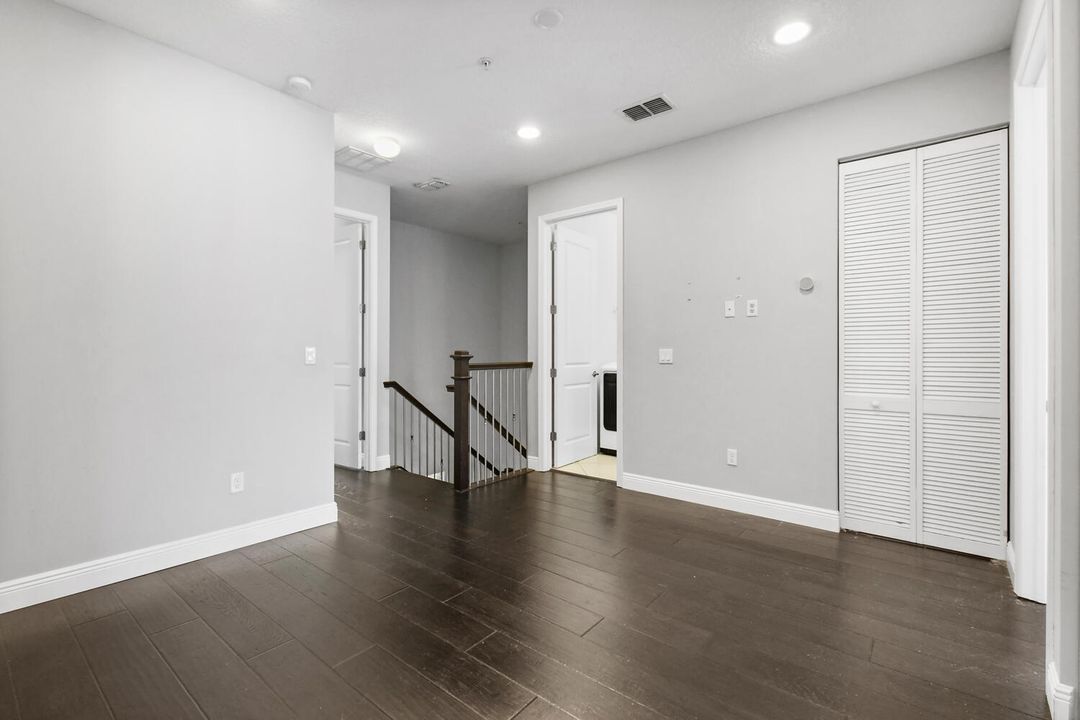 合同活跃: $4,200 (3 贝兹, 2 浴室, 1839 平方英尺)