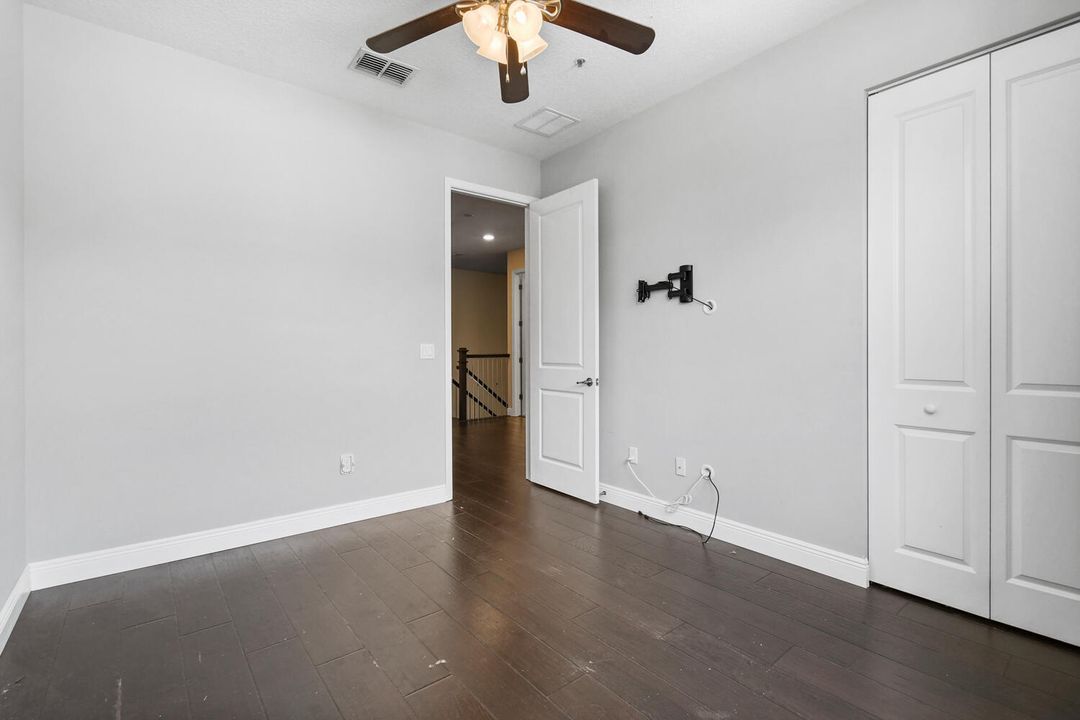 合同活跃: $4,200 (3 贝兹, 2 浴室, 1839 平方英尺)