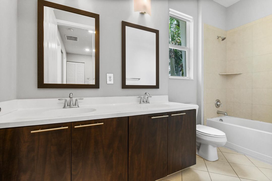 合同活跃: $4,200 (3 贝兹, 2 浴室, 1839 平方英尺)