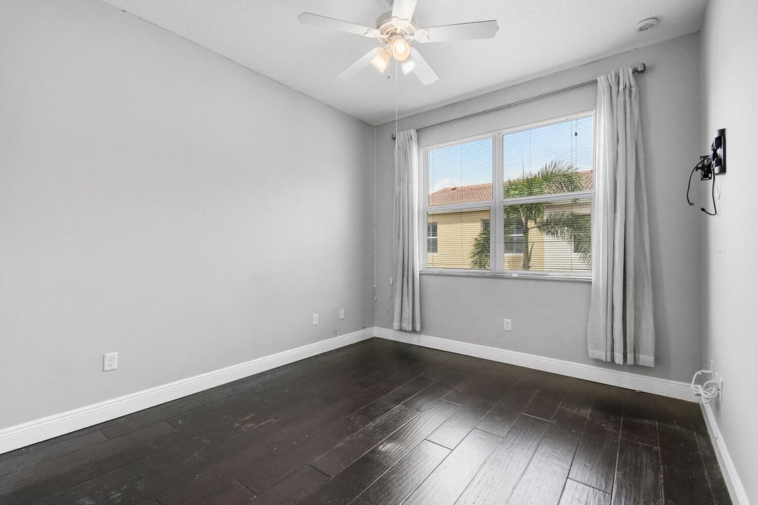 合同活跃: $4,200 (3 贝兹, 2 浴室, 1839 平方英尺)