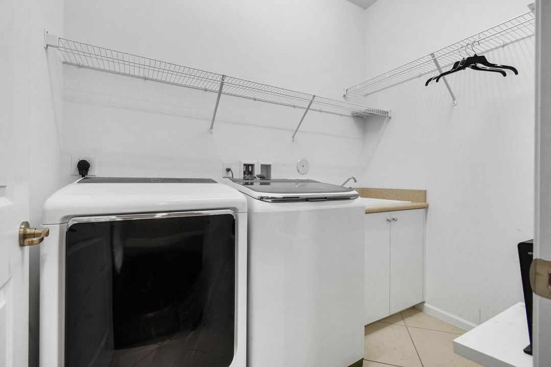 合同活跃: $4,200 (3 贝兹, 2 浴室, 1839 平方英尺)