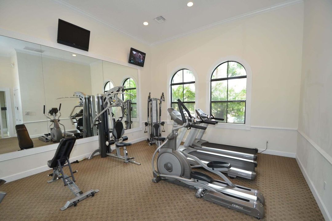 合同活跃: $4,200 (3 贝兹, 2 浴室, 1839 平方英尺)