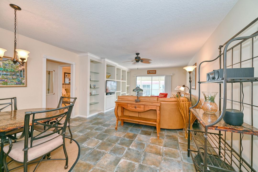 На продажу: $300,000 (2 спален, 2 ванн, 962 Квадратных фут)