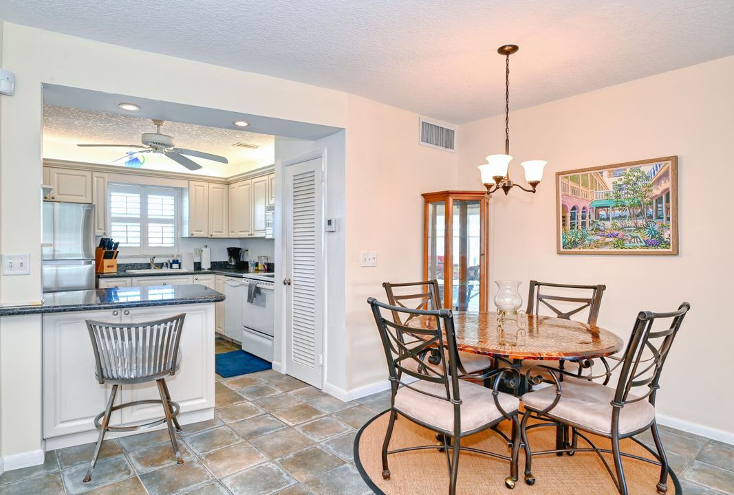 На продажу: $300,000 (2 спален, 2 ванн, 962 Квадратных фут)