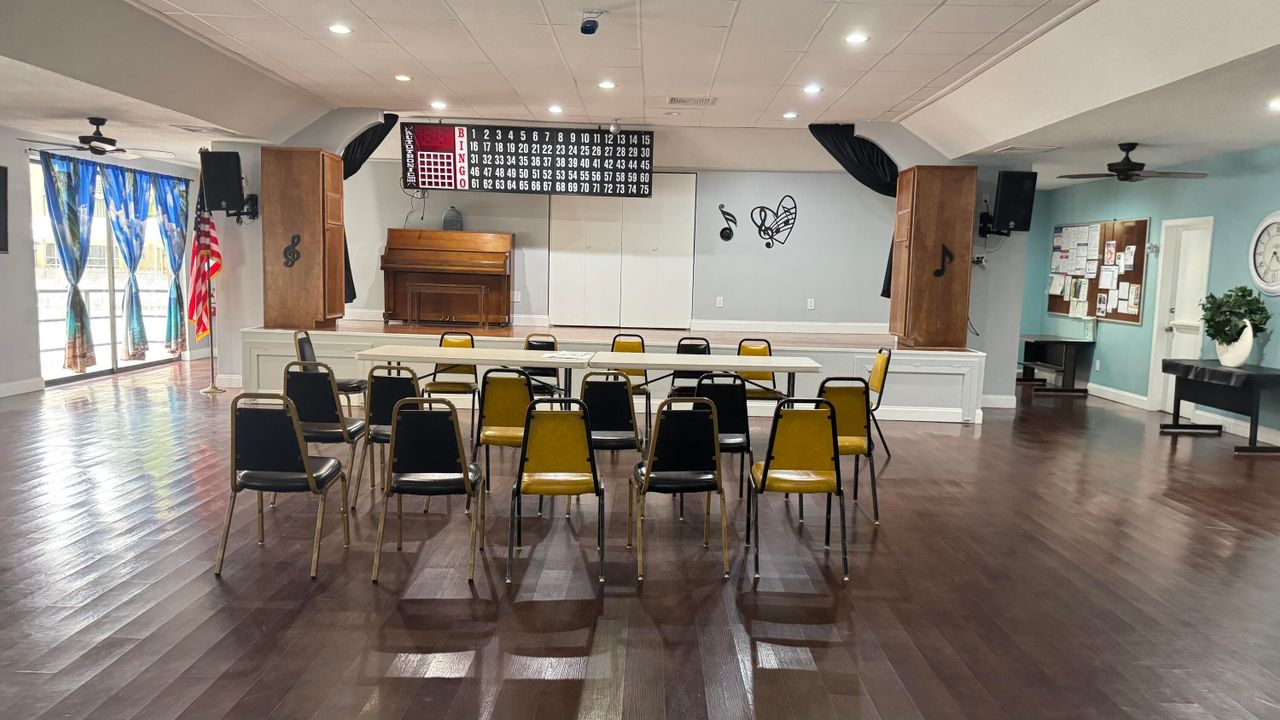 Под контрактом: $1,500 (2 спален, 2 ванн, 865 Квадратных фут)