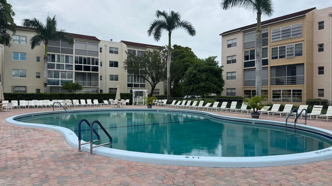 Под контрактом: $1,500 (2 спален, 2 ванн, 865 Квадратных фут)